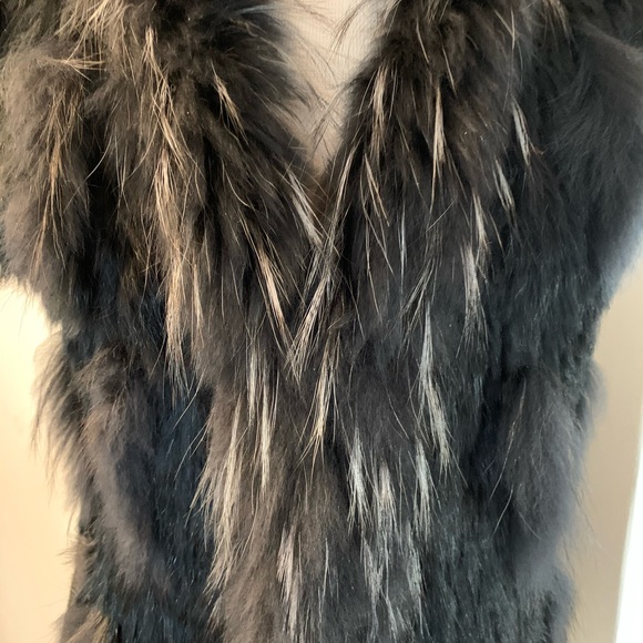 Simons woman’s black fur vest - Picture 2 of 9